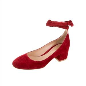 New and never worn Gianvito Rossi Pump